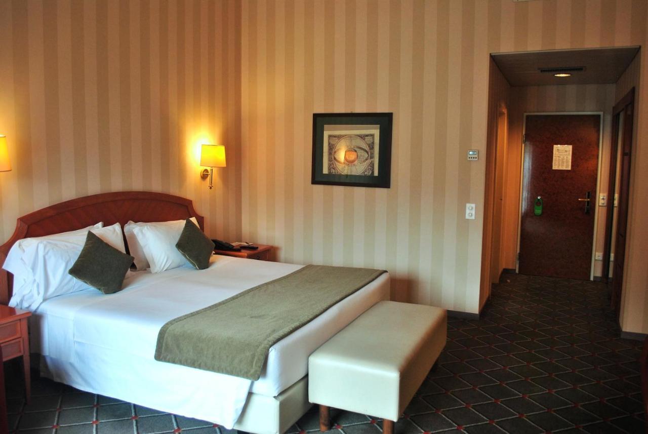 Hotel De La Paix 4*