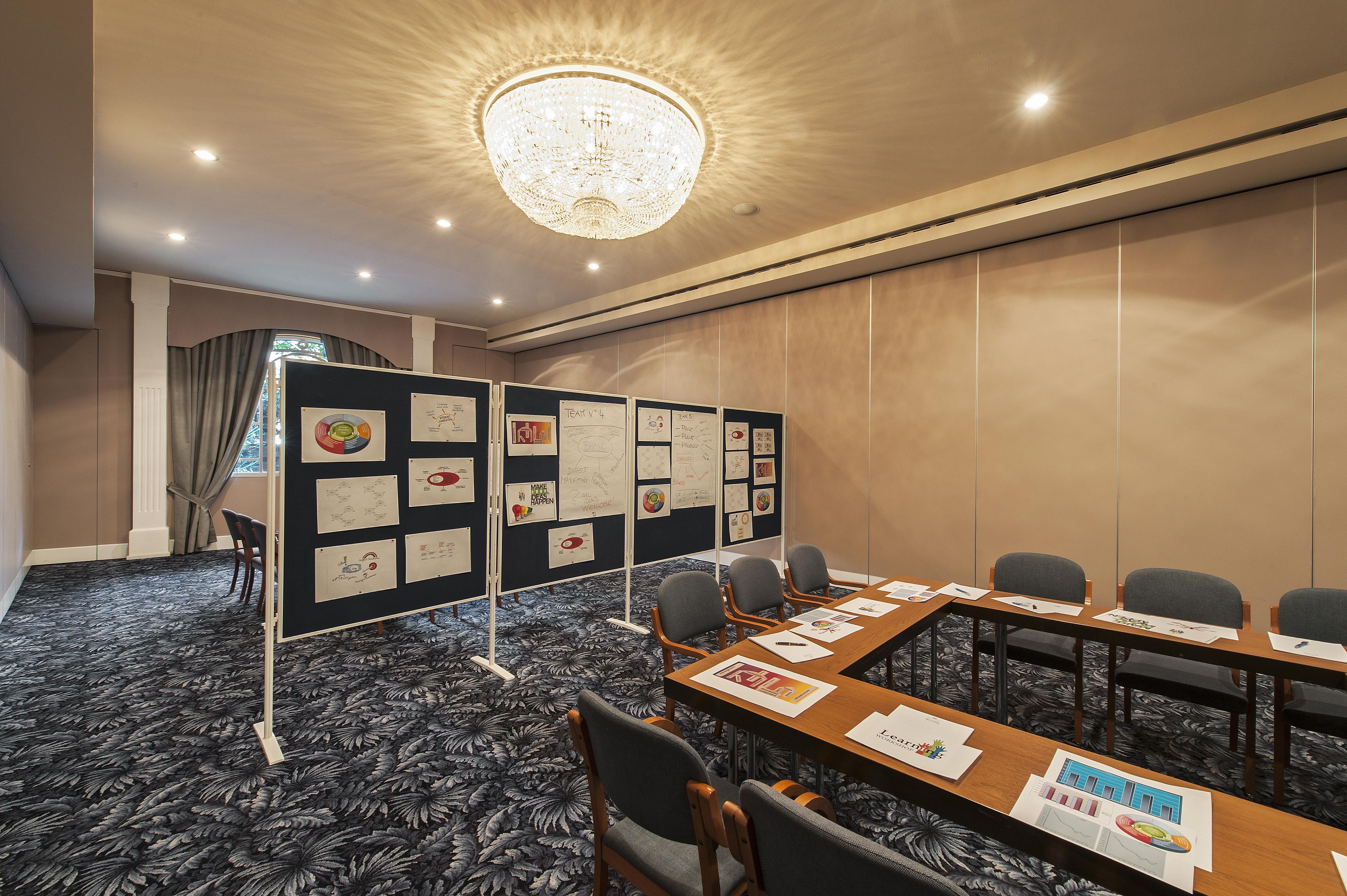 De La Paix Hotel 4*