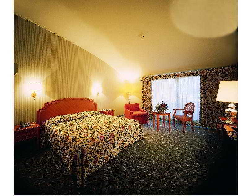 Hotel De La Paix 4*